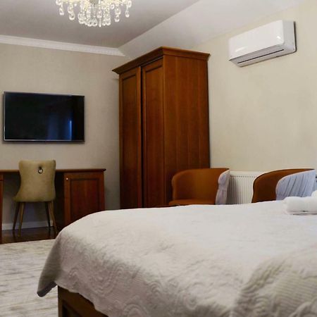 Hotel Begolli Приштина Экстерьер фото