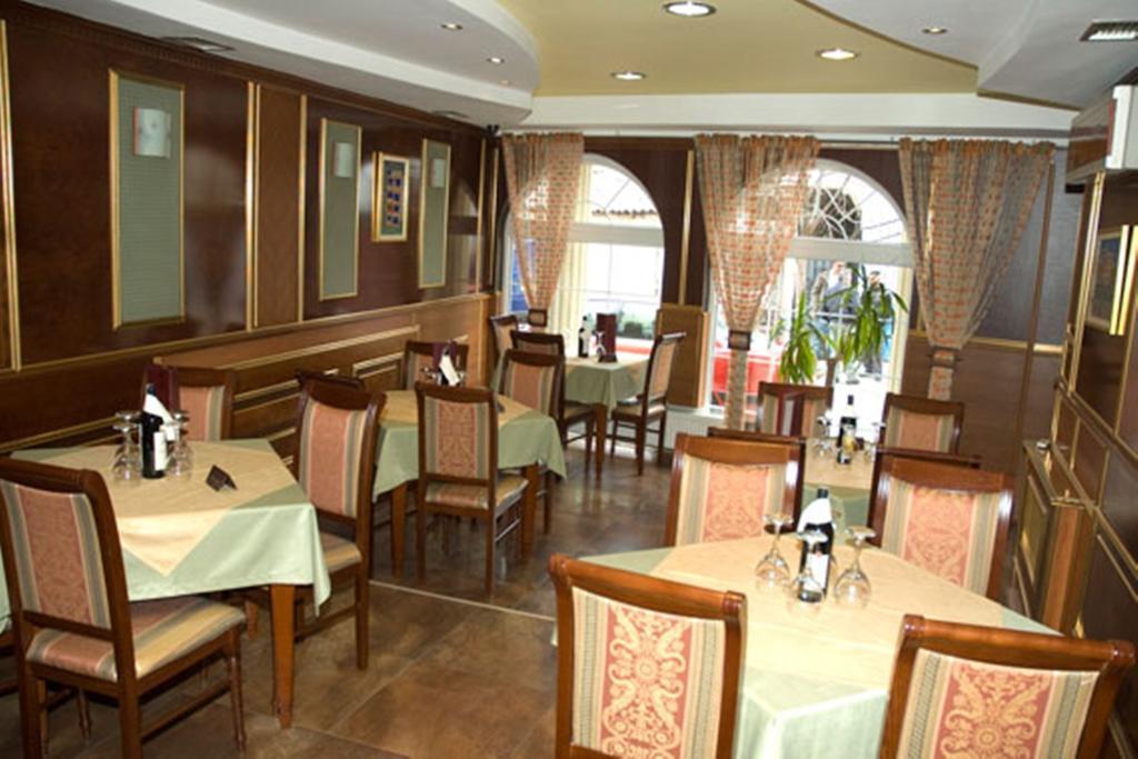 Hotel Begolli Приштина Экстерьер фото