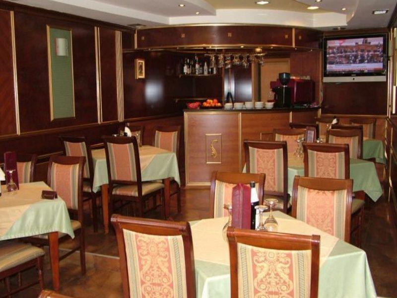 Hotel Begolli Приштина Экстерьер фото