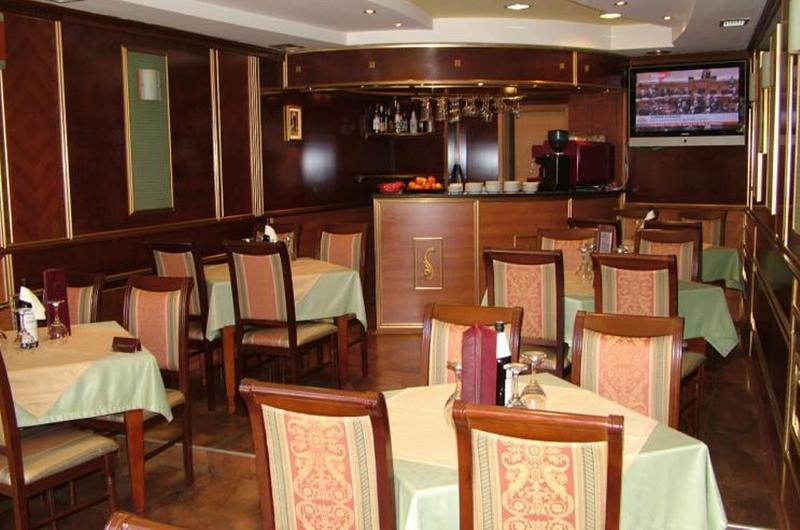 Hotel Begolli Приштина Ресторан фото
